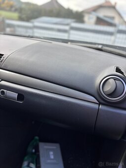 Mazda 3 2.0 GTA - Rozpredam na diely interier - 2