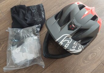 Integrála Troy Lee Design Stage nova glo red MIPS - 2