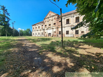 Kaštieľ plný histórie a krásy baroka v prostredí lipovej a - 2