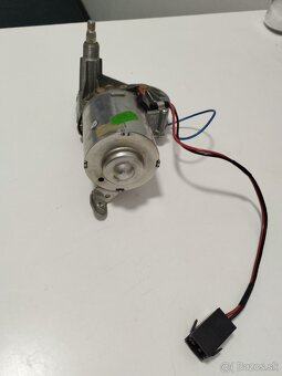 Predám motorček zadného stierača na š favorit - 2