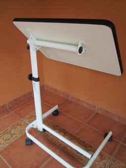 Stolik ku zdravotníckej posteli  - AKO NOVÝ - 2