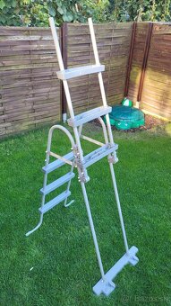 Schody do bazéna - 2