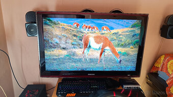 2x Samsung 40" LCD TV - 2