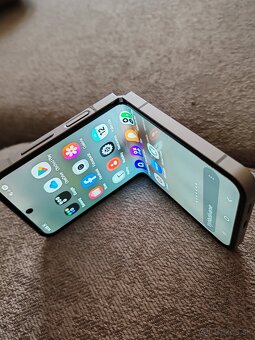 Samsung galaxy flip 6 - 2