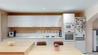 TUreality ponúka na predaj 4 izbový rodinný dom 200 m2... - 2