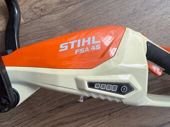 Akumulátorový krovinorez Stihl - 2
