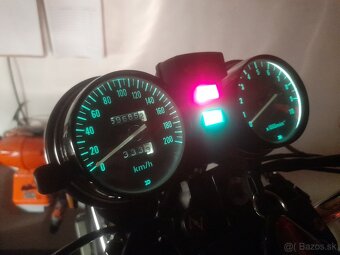 Revoluční Japonský motocykl Honda CB 750 Four... - 2