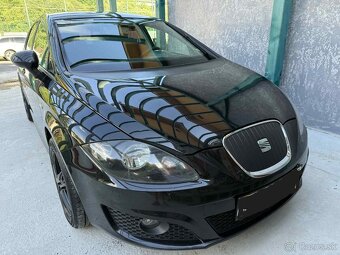 seat leon 1,6 TDI v čiernej metalize - 2
