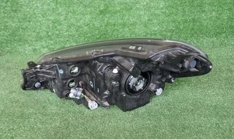 toyota yaris svetlo 2014-17 bez ledky - 2