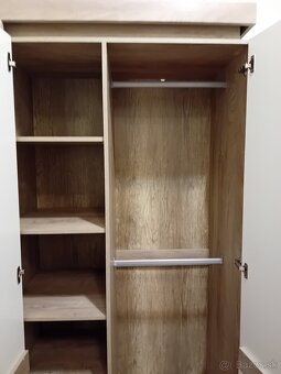 Moderná šatníková skriňa - 2
