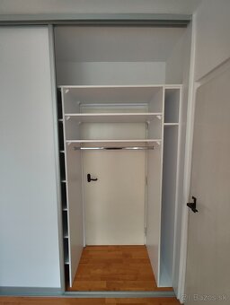 Predám vstavanú skriňu - 2