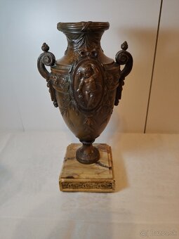 Francúzska bronzová váza s mramorovým podstavcom. - 2