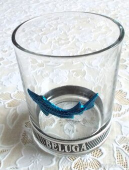 Predám poháriky a plechovú dózu - 2