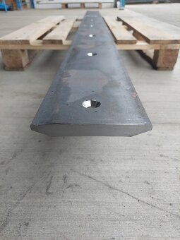 Obojstranný hardoxový brit na Manitou - 2