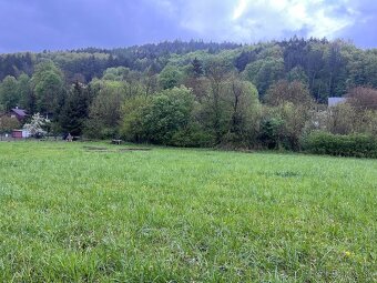 Na predaj atraktívny stavebný pozemok (Predmier- 2751m2) - 2