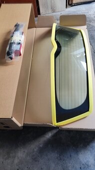 Predám nové zadné sklo na Renault Megane 2 -hatchback - 2