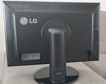 Monitor LG Flatron L246WH-BN - 2