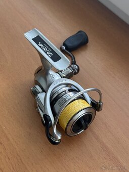 Naviják Daiwa Exceler 2000SH - 2
