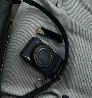 Digitálny fotoaparát Sony ZV-1 (ZV1AB.CE3) čierny - 2