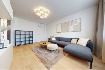 Elegantný, zrekonštruovaný veľkometrážny byt v centre Bratis - 2