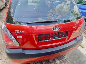 Rozpredám na náhradné diely KIA RIO - 2