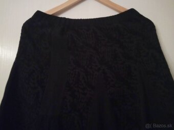 Čierna zimná sukňa so vzorom - 2