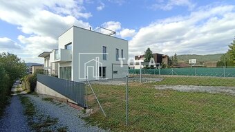 TOCA real - predaj - štýlový dvojpodlažný RD v obci Hôrky - 2