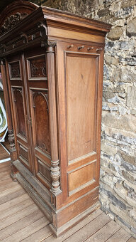 Starožitná skriňa - 2