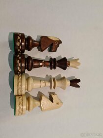 Dřevěné vyřezávané šachy - 2
