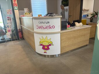 Recepčný pult so skrinkami - 2