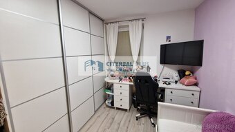 Ponúkam na predaj 4 izbový byt na vyhľadávanej ulici srdci s - 2