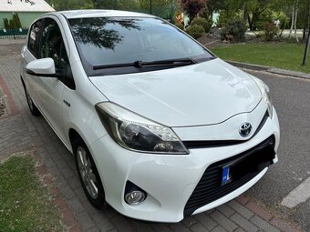 Toyota yaris hybrid - 2