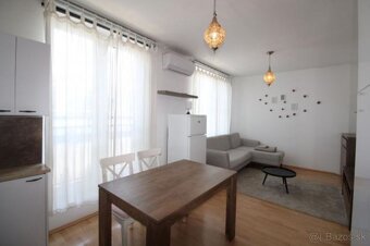 VAJANSKÉHO ul. - STUPAVA - 2,5i BYT S FRANCÚZSKYM BALKÓNOM - 2