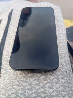 iPhone 15 – krásavec bez škrabanca, len s jedným „EX“ problé - 2