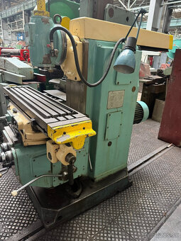 Univerzální frézka 6P81 - 2