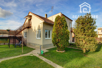 Na predaj 5-izbový rodinný dom s garážou na 954 m² pozemku - - 2