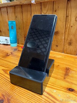 Šungitový stojan na mobil – Štít proti elektrosmogu ✨ - 2