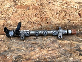 Palivová rampa 03L130089P (Common Rail) - 2