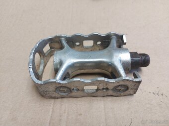 Predám diely na FAVORIT - 2