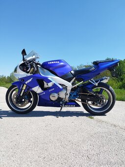 Yamaha R1 - 2