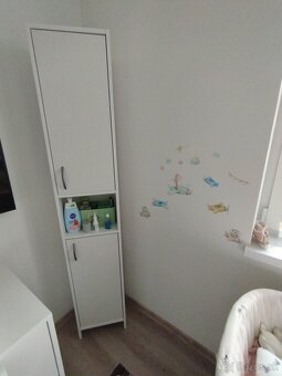 Prebaľovací pult s komodou a skriňou - 2