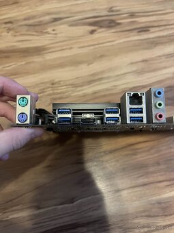 Maticna doska gigabyte Z390 UD - 2