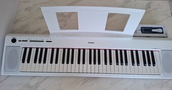 Predám digitálne piano-pedál a stojan zdarma - 2