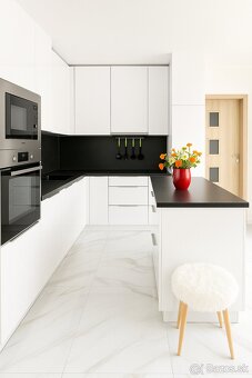 Luxusný 7-izbový dom po rekonštrukcii – Veľký Meder - 2