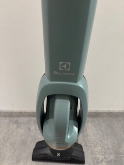 Predám tyčový vysávač zn. Electrolux - 2