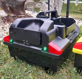 Zavažacia zakrmovacia lodka s GPS a farebným sonarom aj bez - 2