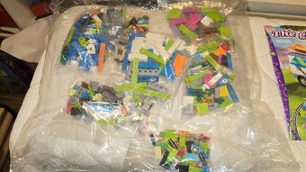 Lego Friends Mia' camper van - 2