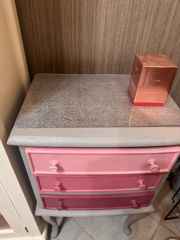 Drevená komodka/stolík - 2