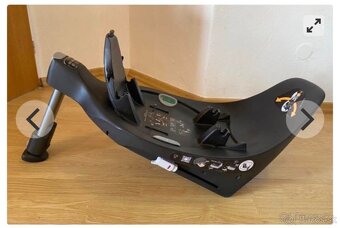 Predám rotačnú ISOFIX základňu Cybex - 2