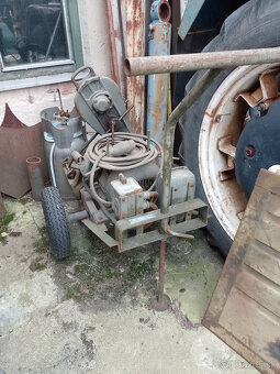 Traktorová štartovačka - 2